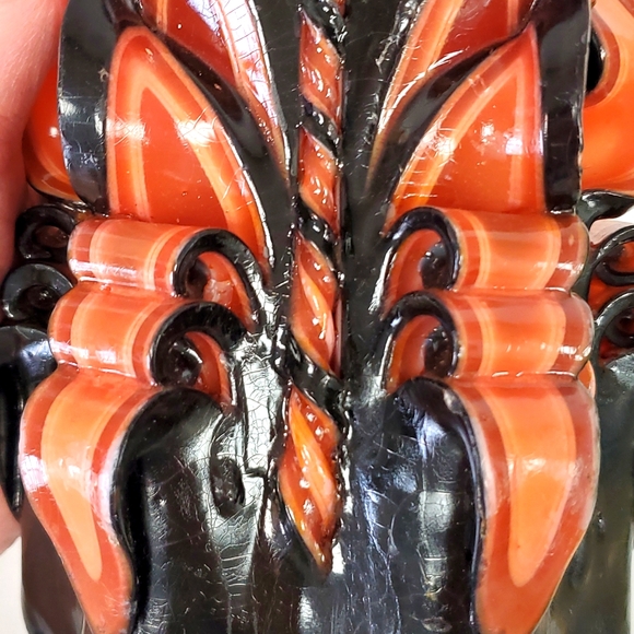 Handcrafted candle with hand carved twisted ripple design - Picture 5 of 7